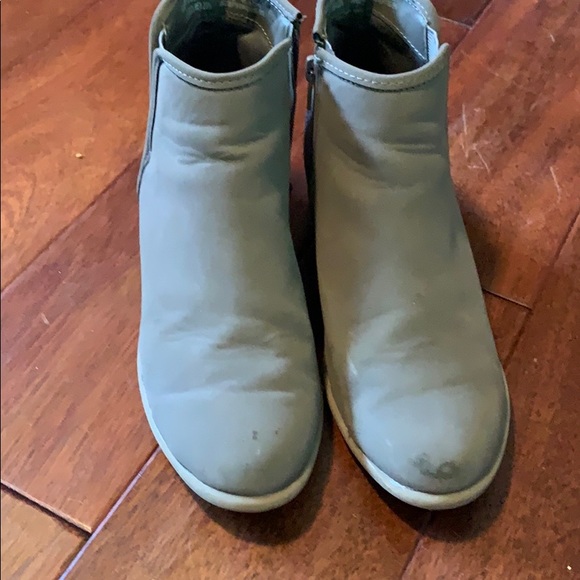 Boots - Picture 3 of 4